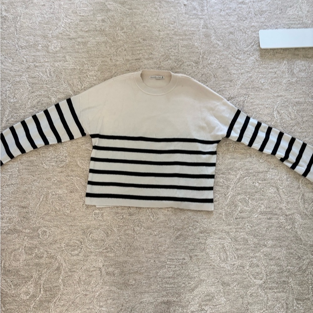 Abercrombie & Fitch Black and Cream Striped Sweater